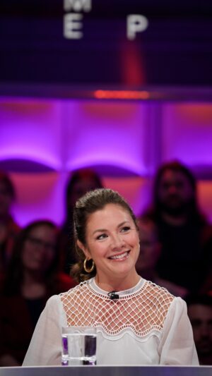 Sophie Grégoire Instagram - Avec son récit autobiographique intitulé Entre nous. Mieux se connaître, mieux s’aimer, @sophiegregoiretrudeau souhaite que l’on apprenne à mieux la connaître et à mieux se comprendre. 

#TLMEP #sophiegrégoiretrudeau