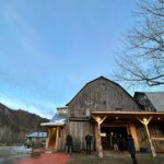 Sophie Grégoire Instagram - I might have dreamed this…Last evening, as the sun set over the Gatineau valley, I took my kids to Mother Nature, horses, friends and a classical music concert in a barn. It celebrated incredible local-and internationally acclaimed-talent and the beauty of Latin compositions under the theme « Gracias a la Vida ». We all felt so much gratitude to share this moment with the community and thanks to the Becke family from Ventura Hill farms for hosting it. Bravo Meghan Lindsay, soprano, Julia MacLaine, cello, Juan-Gabriel Olivares, clarinet and Carson Becke, piano. And most of all, Thank you…Life! J’ai peut-être rêvé? Hier soir, au coucher du soleil, les enfants et moi on s’est retrouvés près de Mère Nature, des chevaux, des amis et d’une magnifique grange dans laquelle s’est tenu un concert de musique classique avec des musiciens et artistes locaux dont le talent règne sur la scène internationale. Sous le thème de la reconnaissance envers la vie, « Gracias a la Vida » célébrait la profondeur des émotions humaines à travers des compositions latines. Merci à toute la communauté et à la famille Becke de Ventura Hill Farms d’avoir réuni tout ce beau monde! Bravo à Meghan Lindsay, soprano, Julia MacLaine, violoncelle , Juan-Gabriel Olivares, clarinette et Carson Becke, piano. Et surtout…merci…la Vie!