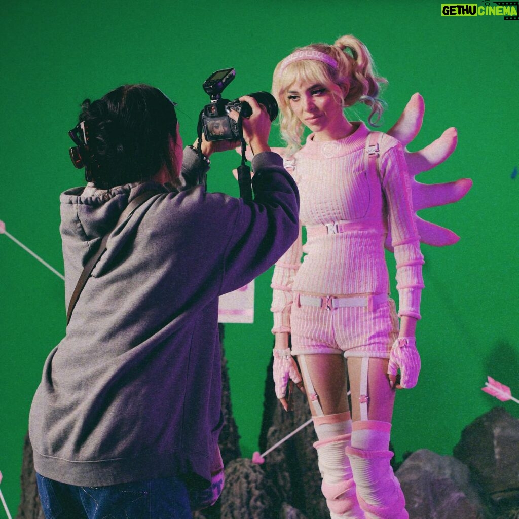 Sophie Luborsky Instagram - Obsessed drops Friday so here’s some bts pics 1st pic @poppy_shaw Every other pic @bychristophermichael - - Produced and creative directed by: @sophiep0wers Assistant Producer & 2nd AD: @tayloredgin Photos by : @bish.op 3D art: @saigeixe Videographer: @tommysavagekelly Bts and videography : @averagecowgirl Set Designers: @jadeddirections & @andiearbo Prop Fabrication: @Andiearbo Helmet fabrication: @suedeclacy  Art Department: @denisfagundes & @emlavengood Bts photographer: @bychristophermichael G&E BTS photos: @sashapaskal.cine G&E Team: @rake_ @poppy_shaw Hair: @Annabelle.cushman Wig: @shmeggsandbaconn MUA: alisonchristian.mua Costume Design: @clockworkbex Outfit design : @sophiep0wers @clockworkbex Location: @sci_fi_studios_ Amazing team: @atlanticrecords @tagmusic @mddnco
