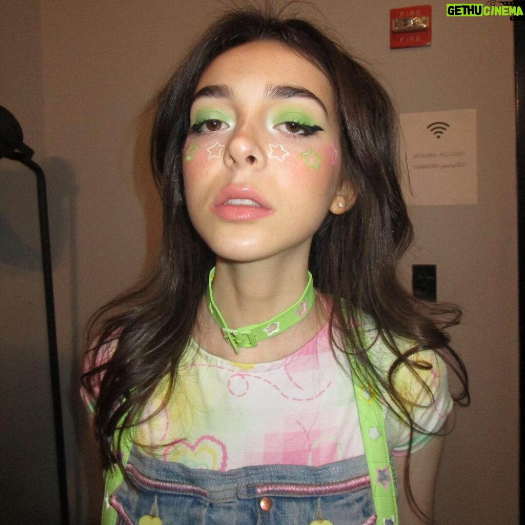 Sophie Luborsky Instagram - I luv tour💗⭐️💚🐠💛 tix in b!o for the remaining shows im playing with @waterparks and the 23rd with @subcultureparty - - - - - - - #makeup #makeupinspiration #y2k #y2kfashion #y2kaesthetic #pinterestgirl #fashionstyle #style #ａｅｓｔｈｅｔｉｃ #stargirl #itgirlaesthetic #itgirlstyle