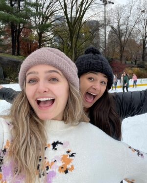 Sophie Reynolds Instagram - we went ice skating and didn’t fall! if that’s not a successful weekend I don’t know what is 
thank you @sonderstays 🤍
#SonderNYC #abetterwaytostay