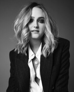 Sophie Reynolds Instagram - big Moira Rose energy