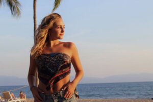 Sophie Reynolds Instagram - sunset was pretty, sorry ya can’t see it