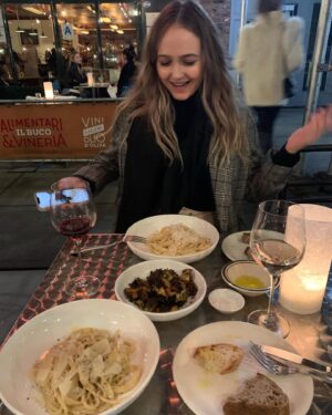Sophie Reynolds Instagram - we went ice skating and didn’t fall! if that’s not a successful weekend I don’t know what is 
thank you @sonderstays 🤍
#SonderNYC #abetterwaytostay