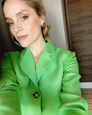 Sophie Rundle Instagram - Whistle-stop few days with some brilliant people and a lot of pretending not to be shocked by how much a room service coke costs 🌴🌞🎥

(With sincere apologies to @karl_willett who dressed me in a selection of beautiful outfits including an INCREDIBLE suit and shoe combo which I then butchered by putting my comfy old trainers back on before I had this picture taken.. 🍏😬)