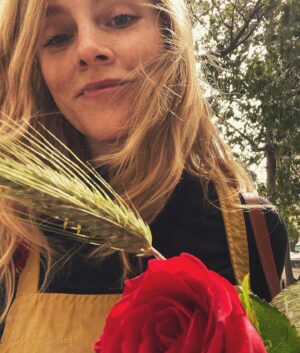 Sophie Rundle Instagram - I’ve fallen in love a fair few times in my life (people… places… different types of cheeses) but the latest addition to my list is Barcelona. My god, Barcelona. ❤️ When I arrived it was Sant Jordi and the streets were filled with books and roses. BOOKS AND ROSES. Oh the ROMANCE of it! And the architecture and the history and the people and the food… ❤️ Anyway me and the little man are here for a couple of months to work (me) and eat croquettes (him) so if anyone has any recommendations (for Barcelona, not just croquettes) would you share below? 🇪🇸🌞❤️
