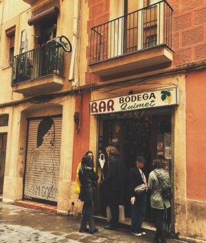 Sophie Rundle Instagram - I’ve fallen in love a fair few times in my life (people… places… different types of cheeses) but the latest addition to my list is Barcelona. My god, Barcelona. ❤️ When I arrived it was Sant Jordi and the streets were filled with books and roses. BOOKS AND ROSES. Oh the ROMANCE of it! And the architecture and the history and the people and the food… ❤️ Anyway me and the little man are here for a couple of months to work (me) and eat croquettes (him) so if anyone has any recommendations (for Barcelona, not just croquettes) would you share below? 🇪🇸🌞❤️