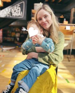 Sophie Rundle Instagram - Two whole years of my heart existing on the outside of my body. Two whole years of exhaustion and deepest love. Funny little friend, all wild hair and magic ✨🎂💕2️⃣