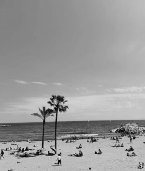Sophie Rundle Instagram - I’ve fallen in love a fair few times in my life (people… places… different types of cheeses) but the latest addition to my list is Barcelona. My god, Barcelona. ❤️ When I arrived it was Sant Jordi and the streets were filled with books and roses. BOOKS AND ROSES. Oh the ROMANCE of it! And the architecture and the history and the people and the food… ❤️ Anyway me and the little man are here for a couple of months to work (me) and eat croquettes (him) so if anyone has any recommendations (for Barcelona, not just croquettes) would you share below? 🇪🇸🌞❤️