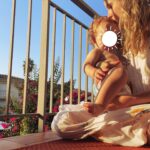 Sophie Rundle Instagram - Holiday babies. None of us know where the hairbrush is and we are only interested in naps and swims and ice pops thanks.🌞💕🌺