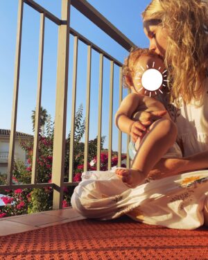 Sophie Rundle Instagram - Holiday babies. None of us know where the hairbrush is and we are only interested in naps and swims and ice pops thanks.🌞💕🌺