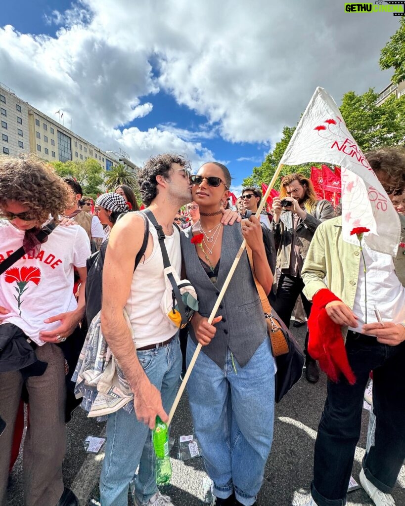 Soraia Tavares Instagram - “Grândola, vila mestiça” Ontem festejamos a liberdade de todas as maneiras que sonhamos #25deabril