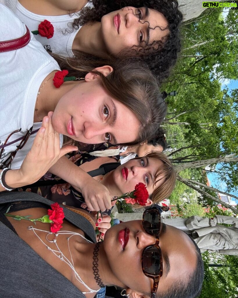 Soraia Tavares Instagram - “Grândola, vila mestiça” Ontem festejamos a liberdade de todas as maneiras que sonhamos #25deabril