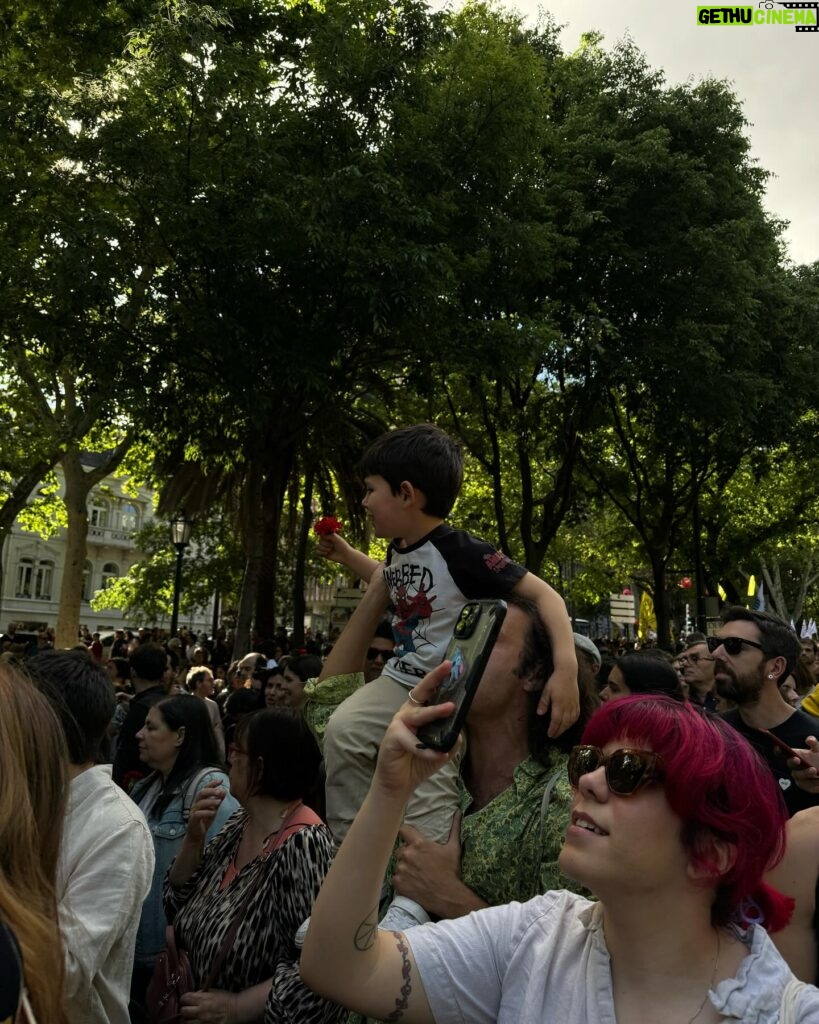 Soraia Tavares Instagram - “Grândola, vila mestiça” Ontem festejamos a liberdade de todas as maneiras que sonhamos #25deabril