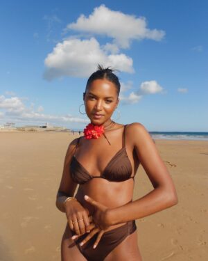 Soraia Tavares Instagram - Fins de dia na praia são sempre os melhores 
@calzedonia 

#CALZEDONIA