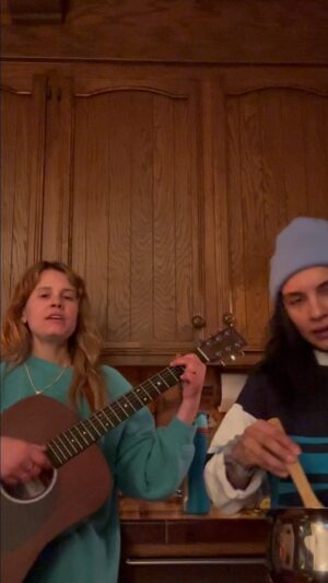 Sosie Bacon Instagram - I guess my question is.........is winter anyone's season? @anna_nalickmusic