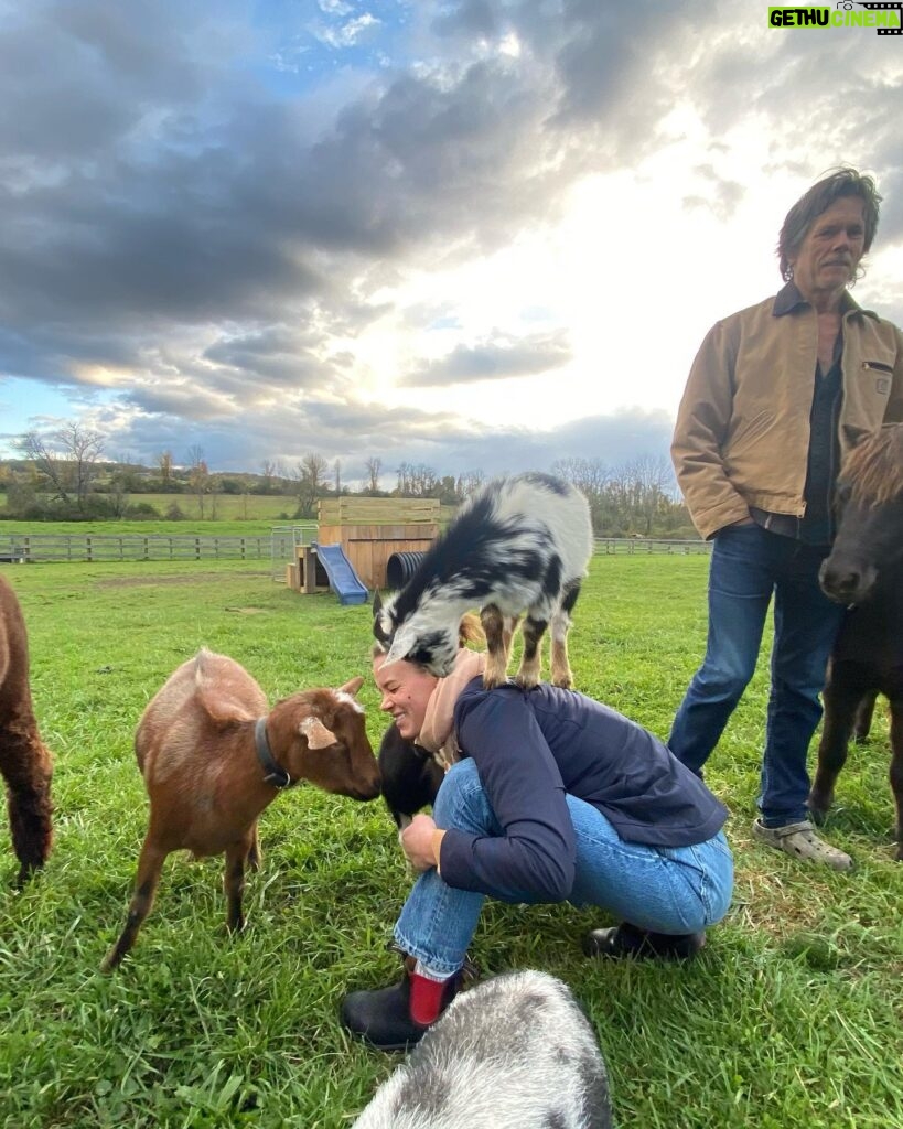 Sosie Bacon Instagram - Happy Father’s Day to the most silliest father of dragons, petting zoo owner daddy. I love you ever so much.