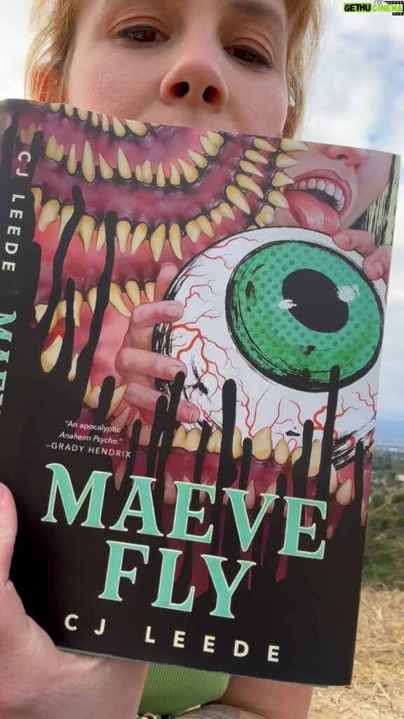 Sosie Bacon Instagram - READ THIS BOOK! 🎇🎇🔥🥩🥩🥩🩸🩸🩸🩸🧟‍♀️🧟‍♀️🧟‍♀️