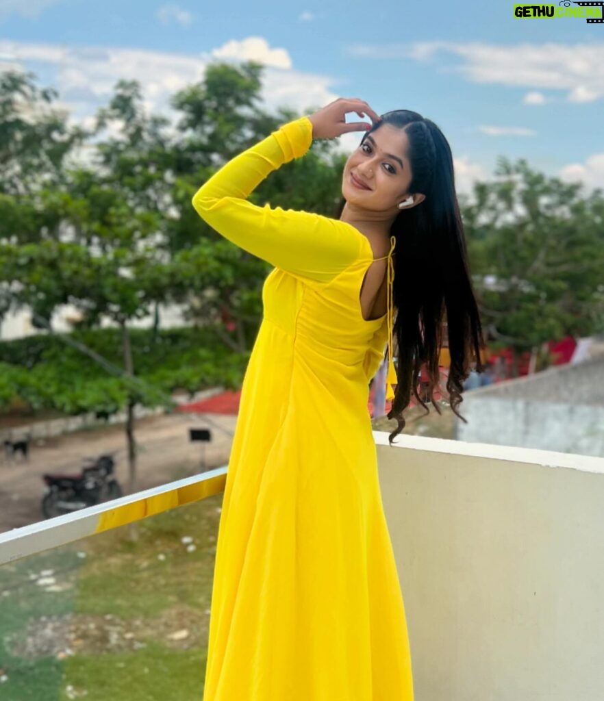 Soundarya Reddy Instagram - 🐝🌙 Dress - @tara.india_ 🤗