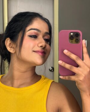 Soundarya Reddy Instagram - 🌙🐝😝