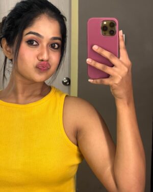Soundarya Reddy Instagram - 🌙🐝😝