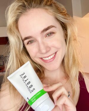 Spencer Locke Instagram - Hear me out: I’ve always known what we put on our skin is important, but it’s *especially important when pregnant! I knew anti aging was a no no but turns out, there are a ton of other ingredients you want to avoid. I did my research and found @rodanandfields SOOTHE to be perfectly safe. It’s been my go to for many years but I’m extra grateful it’s keeping my skin calm and happy when the rest of my body is... changing 😂💚 Lmk if you want to start a new quarantine routine! #rodanandfields #pregnancyskincare #sootheregimen