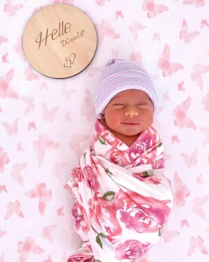 Spencer Locke Instagram - Our little lady is here! One month early and strong as can be... Our lives forever changed thanks to Monroe Mason 💖 @chrismason_1