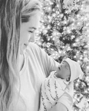 Spencer Locke Instagram - Christmas came early 💫
Our beautiful baby boy is here!! He arrived one month early and not a moment too soon. Thanking God for this little miracle who has stolen our hearts and rocked our world. Proud family of four, with two mini @chrismason_1 my work here is done 🥰🙃