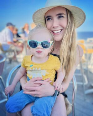 Spencer Locke Instagram - So thankful for my sunshine!!!!! Honor of my lifetime being her mama. She’s not even two and she got me flowers, perfume, donuts and a homemade card! Somebody taught her right 🥰 @chrismason_1 #thankyouGod