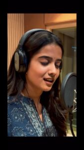Sri Gouri Priya Instagram - Couldn’t resist getting behind a mic once again after listening to this killer song from my own film Lover. Thaen sudare is just..🧡🔥 I hope you all like it!😊 Vocals - @rseanroldan & @shakthisreegopalan Lyricist - @mohanrajan_lyrici Directed by @prabhuramvyas A @rseanroldan musical !! @manikabali87 @srigouripriya @kanna_ravi @yuvraj_ganesan @mageshraj @millionoffl @shreyaas_krishna @barathvikramanks @navaa_rajkumar @harish_durairaj @vijaymp29 @hachu.k @rinibot @nikhila_sankar_ @arunachaleswaran.pa @thinkmusicofficial