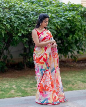 Sri Gouri Priya Instagram - 🌸❤️✨
.
.
.
Managed by @sravana_miriyala
Outfit - @sia_by_ss
Captured by @they_call_me_keshu
Accessories - @shopriyaaofficial
Hair - @rajesh_chinchili