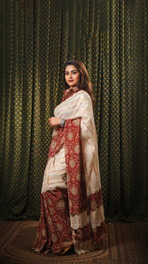 Sruthi Lakshmi Instagram - The elegant @lakshmi.sruthi is known for her impeccable sense of style and her ability to effortlessly carry herself with grace and elegance.
Explore our collection and redefine your style statement.

Muse - @lakshmi.sruthi
Video Credits - @_raylightsphotography_ 
MUA - @divyas_makeover_
@gladmantisphotography
