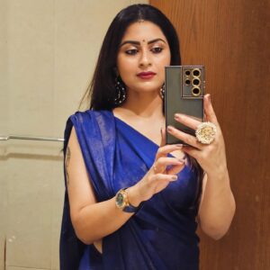 Sruthi Lakshmi Instagram - Elegance is the only beauty that never fades. 
💙💜💙💜💙💜💙💜💜💙

#sareelove #actresslife #inaguration #dxb #dubai