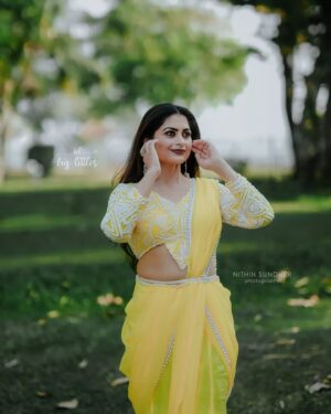 Sruthi Lakshmi Instagram - "Yellow is my favourite summer colour -It makes me feel like a sunflower ". 💛💛💛💛💛

Costume nd styled by @atelierdesigns0 @atelierdesigns0 💛

Photography by @nithinsundher_photography 💛

Dolledup by @dz_makeover 💛

Thanks to @rb_photographystudio 💛

#yellow #yellowsaree #fashion #latestfashion #mayalamactress #kerala #trending #sunflower