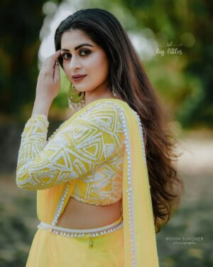 Sruthi Lakshmi Instagram - "Yellow is my favourite summer colour -It makes me feel like a sunflower ". 💛💛💛💛💛

Costume nd styled by @atelierdesigns0 @atelierdesigns0 💛

Photography by @nithinsundher_photography 💛

Dolledup by @dz_makeover 💛

Thanks to @rb_photographystudio 💛

#yellow #yellowsaree #fashion #latestfashion #mayalamactress #kerala #trending #sunflower