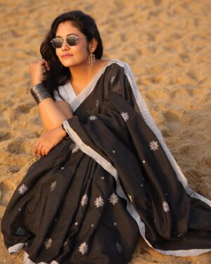 Sruthi Shanmuga Priya Instagram - The ocean breeze sets my mind at ease! Always a thalassophile 💙

The beach series 🌊☀️💫🦋

By @dazzle_up_by_ro and @_the_venki_ 

#thalassophile🌊 #beachlover #ocean #breeeze #bliss