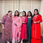 Sruthi Shanmuga Priya Instagram – The reunion that is extremely close to my heart ❤️ 
#nathaswaram_sisters @benzepreinkline @me_jsrimano @actress_sangavi @revathi.thamu 

Thanks to @behindwoodsofficial for this wonderful meet-up. Feels so good and heartwarming ❤️

#sistersforever #bonding #14years #nathaswaram #suntv