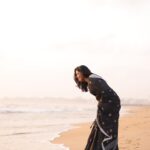 Sruthi Shanmuga Priya Instagram - #thalassophile🌊 #அவனுக்கென 🦋❤️ 📷 @_the_venki_ 💄 @dazzle_up_by_ro