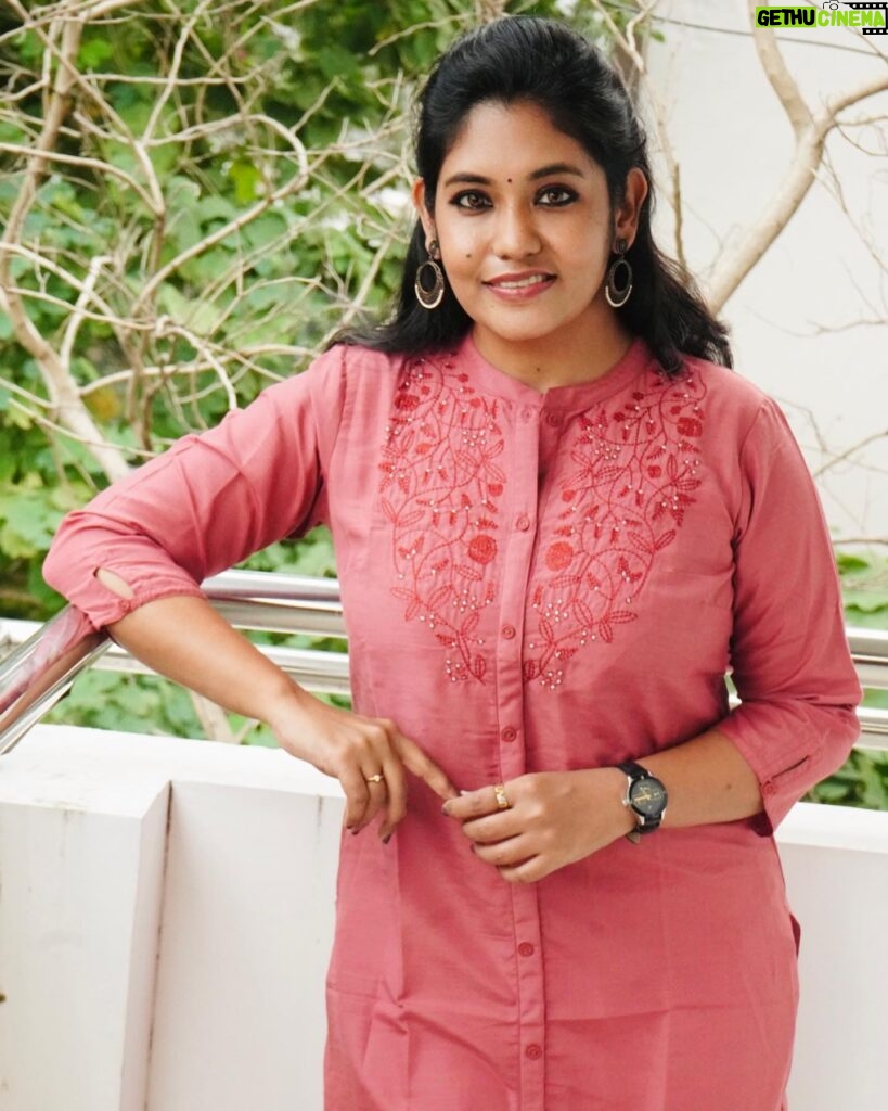 Sruthi Shanmuga Priya Instagram - Train your mind to see the good in everything. Positivity is a choice. The happiness of your life depends on the quality of your thoughts Kurti : @maybell_india #indianwear #kurti #traditional #positivity #bliss