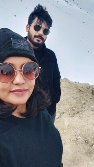 Sruthi Shanmuga Priya Instagram - Few memories, places and moments can never be forgotten and will be so precious & memorable! This is one such memory. I’m so glad that I’ve had this moment with you in this lifetime❤️ thanks to you and the universe for an amazingly wonderful memory to cherish @arvind__shekar 

#memorableride #snowmountain #minusdegrees #loveofmylife #ladakh