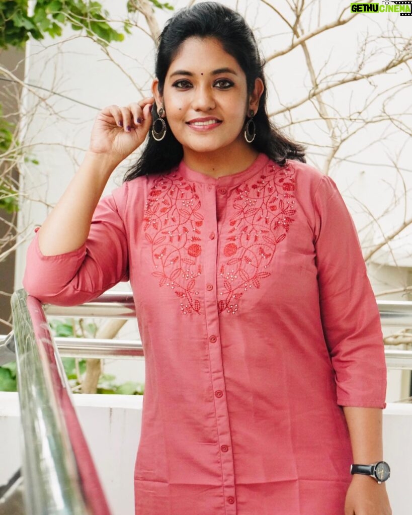 Sruthi Shanmuga Priya Instagram - Train your mind to see the good in everything. Positivity is a choice. The happiness of your life depends on the quality of your thoughts Kurti : @maybell_india #indianwear #kurti #traditional #positivity #bliss