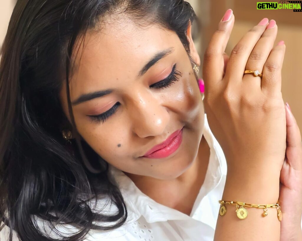 Sruthi Shanmuga Priya Instagram - Accessorize your life with exquisite pieces of jewelry! Thank you for the lovely unique collections of Jewelry @celestia_glamjewels ! Loving them ❤️❤️ #jewelry #unique #exquisite #beauty #earrings #bracelets