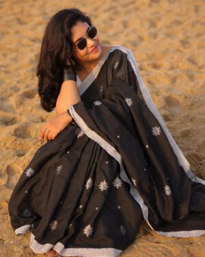 Sruthi Shanmuga Priya Instagram - The ocean breeze sets my mind at ease! Always a thalassophile 💙

The beach series 🌊☀️💫🦋

By @dazzle_up_by_ro and @_the_venki_ 

#thalassophile🌊 #beachlover #ocean #breeeze #bliss