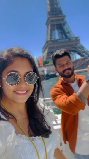 Sruthi Shanmuga Priya Instagram - Parakkava un ninaipaaga 🫶🏻🗼❤️🥰 @arvind__shekar 
Cherishing the forever favourite beautiful memory🦋
One from the bucket list in Seine river ♾️

#paris #eiffeltower #guardianangel #love #memory
