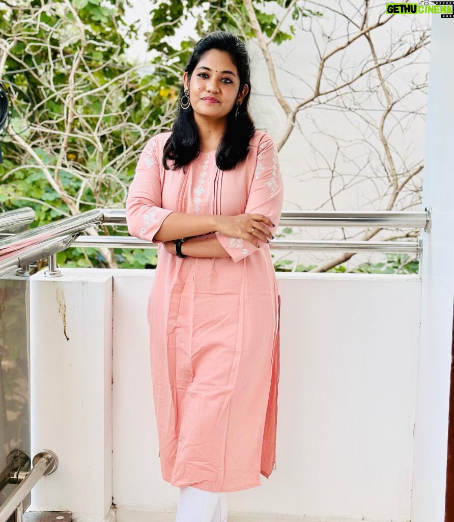 Sruthi Shanmuga Priya Instagram - True power is living the realisation that you are your own healer, hero and leader ✨ Wearing @maybell_india #ethnicwear #indian #kurti #traditional #elegant #selfmade