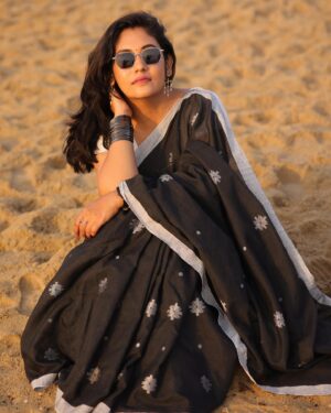 Sruthi Shanmuga Priya Instagram - The ocean breeze sets my mind at ease! Always a thalassophile 💙

The beach series 🌊☀️💫🦋

By @dazzle_up_by_ro and @_the_venki_ 

#thalassophile🌊 #beachlover #ocean #breeeze #bliss
