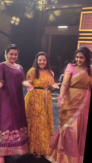 Sruthi Shanmuga Priya Instagram - WE WERE REHEARSING😋😋SO YOU CAN SEE ONLY THE BEST VERSIONS OF OUR DANCES😂😂😂