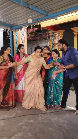 Sruthi Shanmuga Priya Instagram - WITH MY TEAM🥰🥰🥰