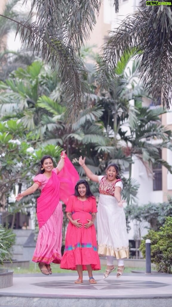 Sruthi Shanmuga Priya Instagram - Love My Squad ❤️🥰 @neharamakrishna @sruthi_shanmuga_priya Maternity Dress Courtesy: @momzcradle Video : @rootzstudios