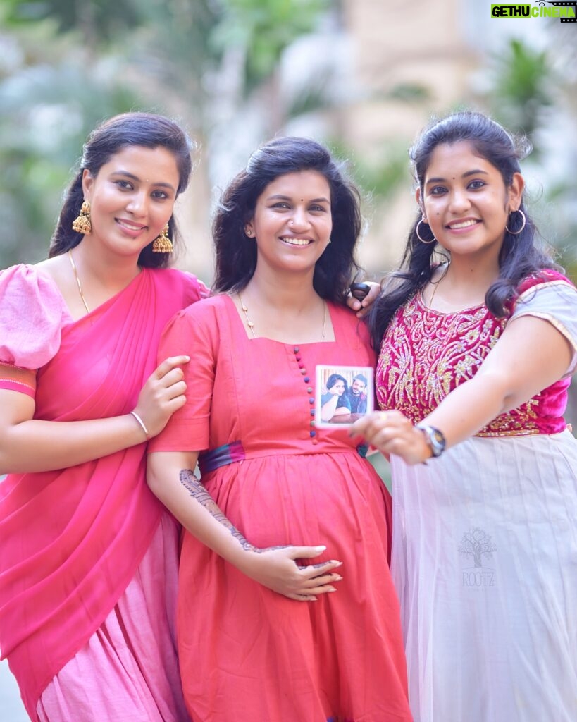 Sruthi Shanmuga Priya Instagram - My most favourite people in a single frame ❤️🦋✨ @arvind__shekar @neharamakrishna @srideviashok_official Beautiful moments captured by @rootzstudios